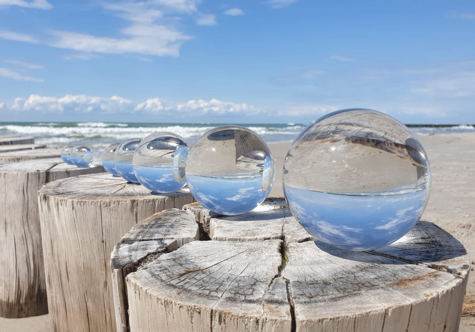 Glaskugellitis am Strand